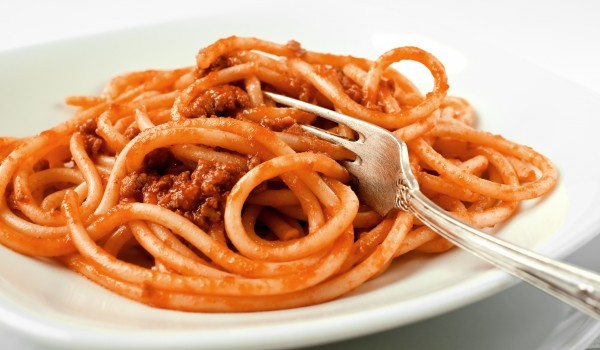 Спагети с рибено-доматен сос