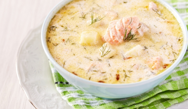 Картофена супа със сьомга и миди