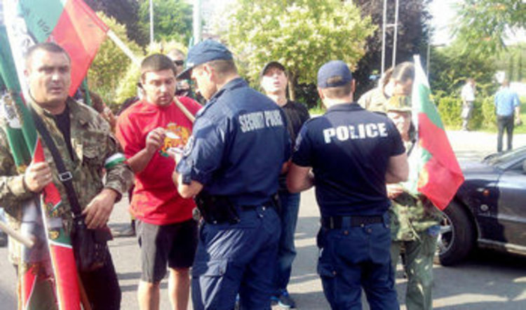 Сбиване пред ”Александър Невски” заради рокерите на Путин