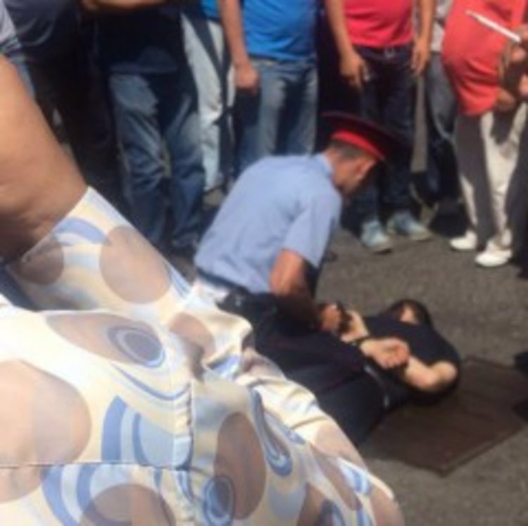 Двама полицаи убити при нападение в Алмати
