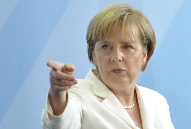 Меркел поиска забрана на бурките в Германия