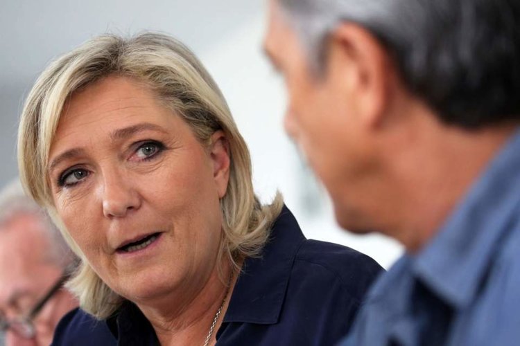 Льо Пен се съюзи с антиевропейска партия