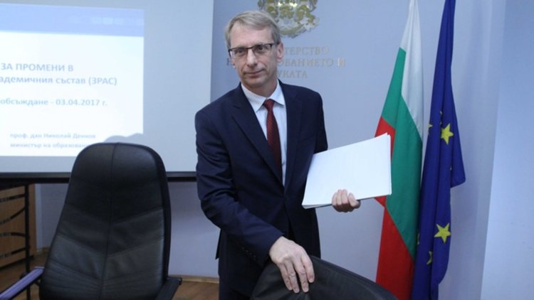 Николай Денков разпределил европарите за наука ден преди да напусне поста си