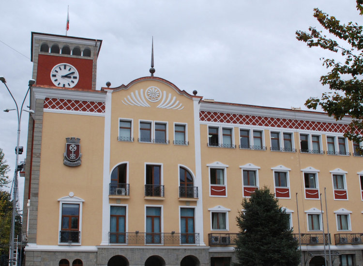 Общината обяви конкурси за шеф на Данъчното и ГРАОН, търси и гл. счетоводител 
