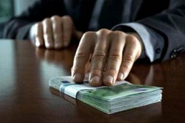 Задържаха двама инспектори на БАБХ в Несебър за 500 лв. "дар"