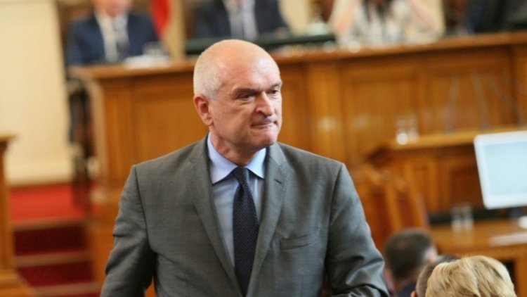Димитър Главчев подаде оставка като председател на НС