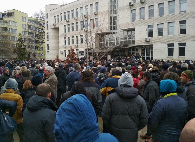 Асеновградчани в подкрепа на арестувания за убийство д-р Димитров