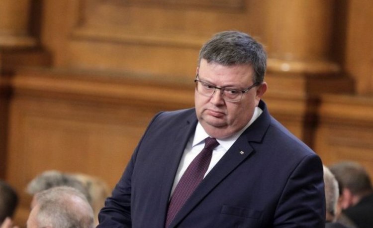 Интерпол иска още четирима българи освен Желяз Андреев