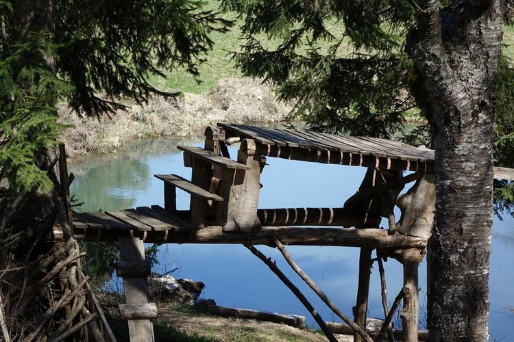 Вандали посегнаха на Горски Парк Амзово край Смолян