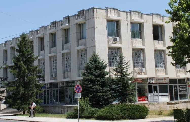 Шофьори на тежкотоварни автомобили и машинисти търси бюрото по труда в Димитровград