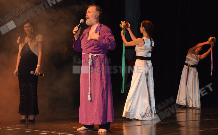 С концерт-приказка бе представен албумът „С песните на хората“ на отец Петър Гарена