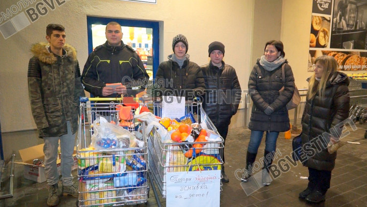 Поредна благотворителна акция на смолянски гимназисти, събират хранителни продукти предколедно