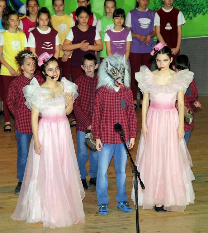 Млади таланти запалиха връстници към книгите с танцов спектакъл "Приказни срещи"