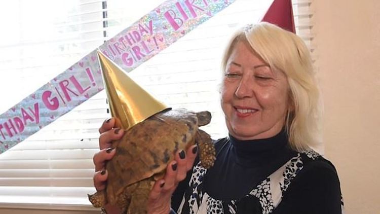 Най-старият домашен любимец стана на 121 години (видео)
