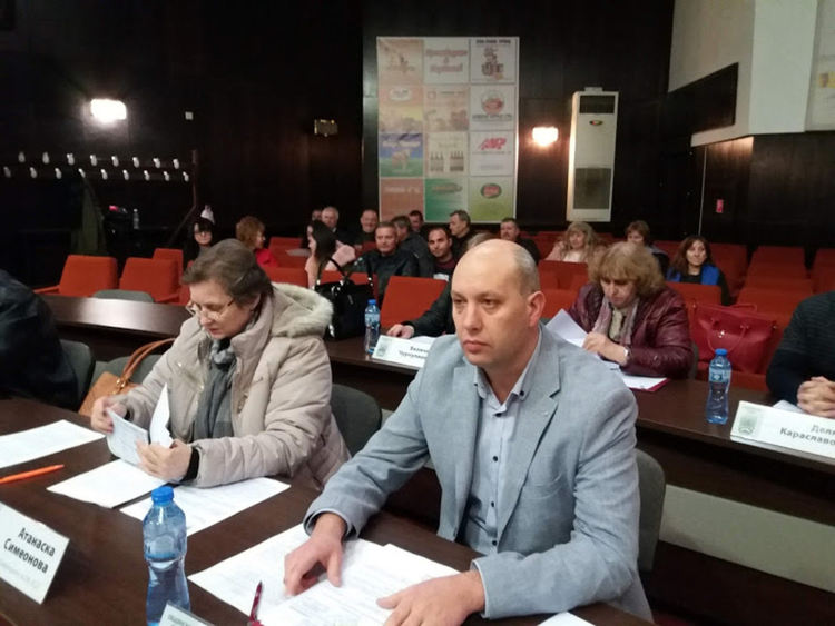 Закупуването на имоти в Добри дол раздели общинските съветници в последното им заседание