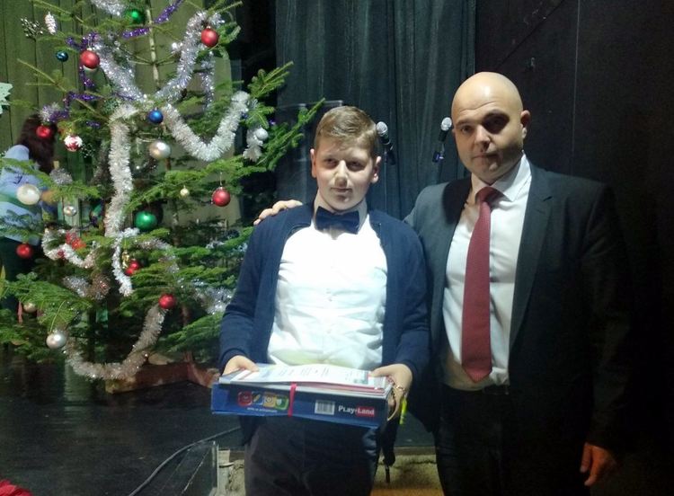 Млад талант с награда от конкурс на полицията, продават рисунките благотворително за деца на загинали полицаи 