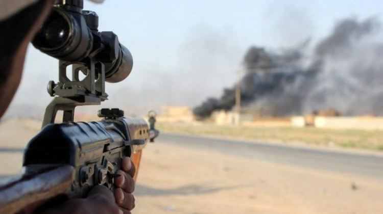 Български и американски военни в общ курс за обучение в стрелба със снайпер в Смолян
