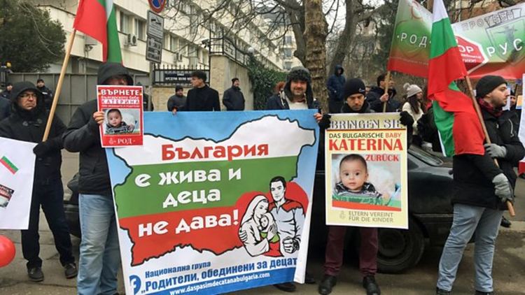 Паника в България - BBC разказа как се прави "Торбалан кампания"