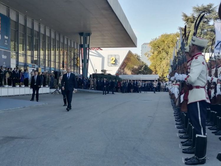 Радев и Каракачанов откриват международното военно изложение в Пловдив