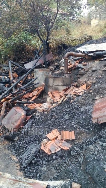 Зов за помощ: Семейство от Вълчан дол се нуждае от храна и дрехи, пожар изпепели дома им