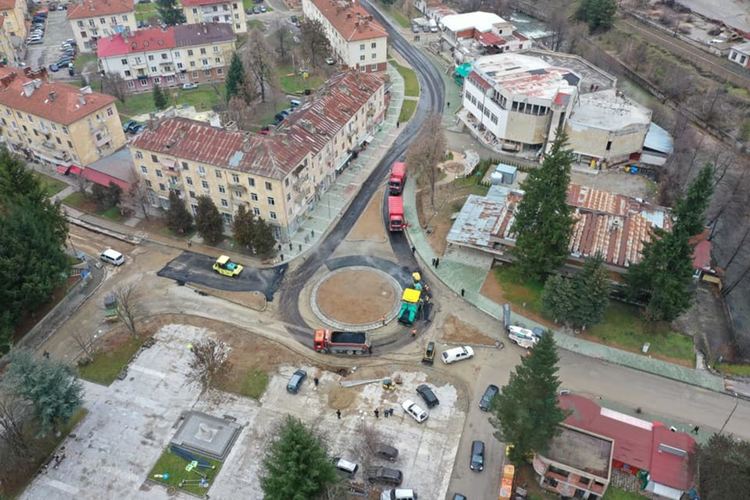 Затварят движението по главната улица в Рудозем заради асфалтиране