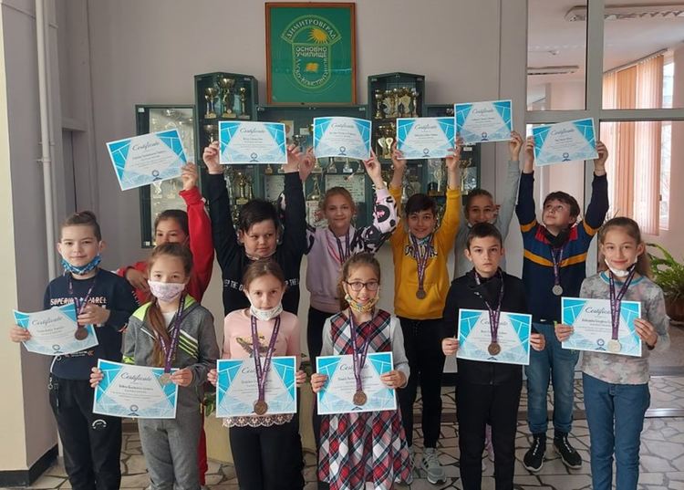 Алековци с медали от Международния математически турнир „Математика без граници“
