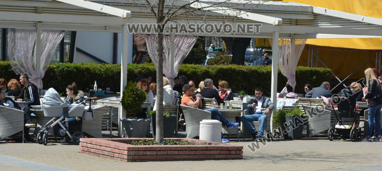 Заведенията без такси за маси до 31 януари догодина