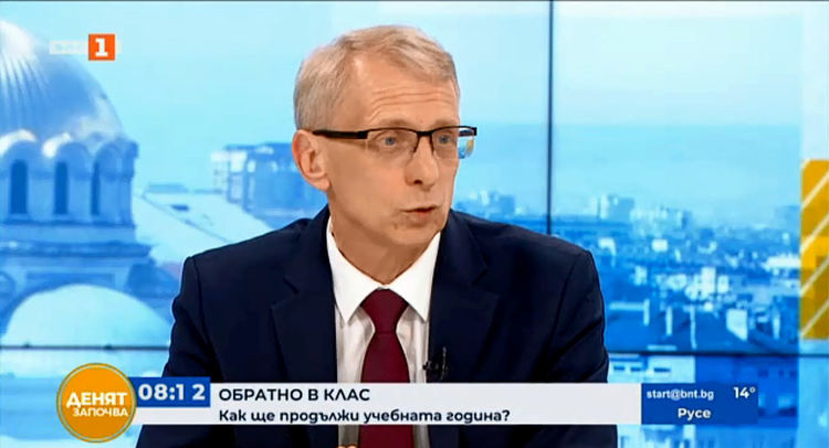 Министър Денков: Учебната година няма да бъде удължавана
