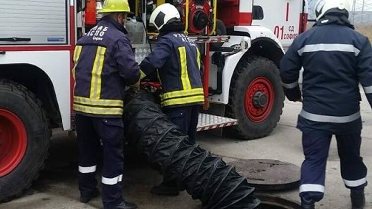 Пожар във вагон на пътнически влак на гара в Перник