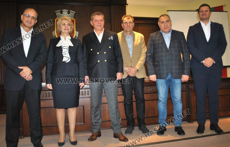 Проф. д-р Масларов с Почетен знак, отличиха и трима шефове на болници в Хасково