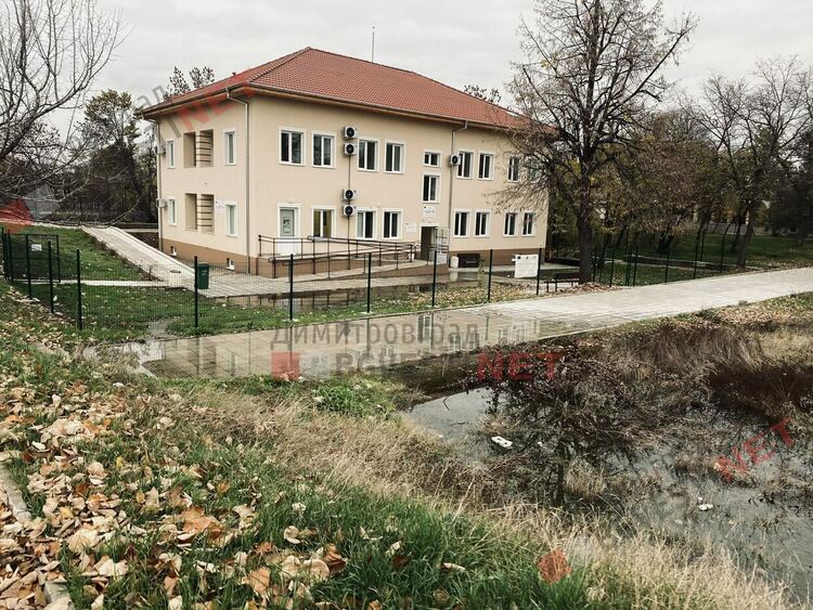 Наводни се новооткритият център за временно настаняване в Димитровград