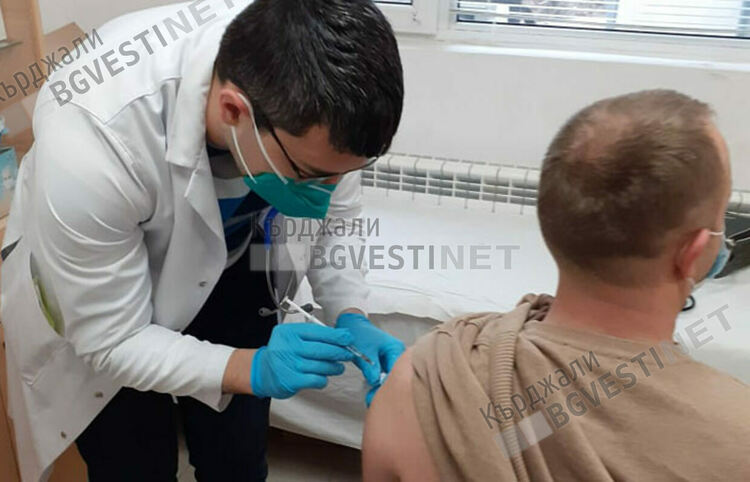 Над две трети от жителите на областта са ваксинирани с една доза,една трета с пълен цикъл