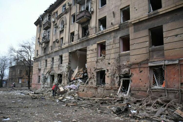 Руска колона се движи към Мариупол. В града няма ток, вода, газ, мобилна връзка