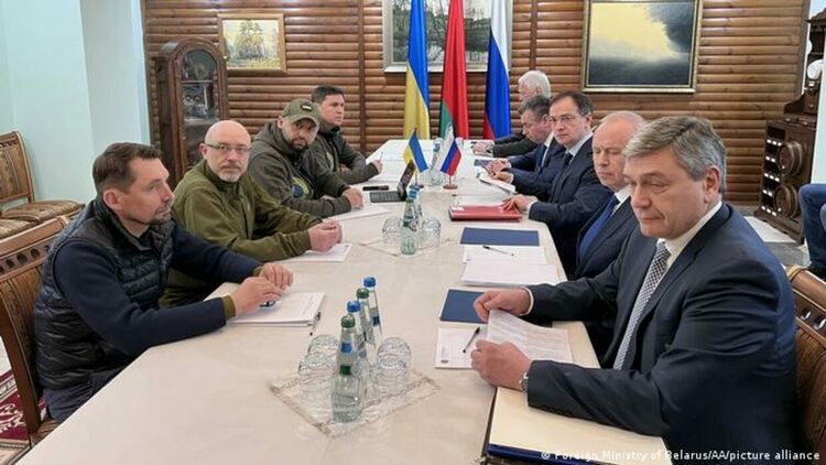 Мирните преговори между Москва и Киев - прогнози и коментари от руски издания