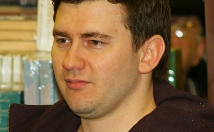Русия включи писателя Дмитрий Глуховски в списъка на издирваните лица