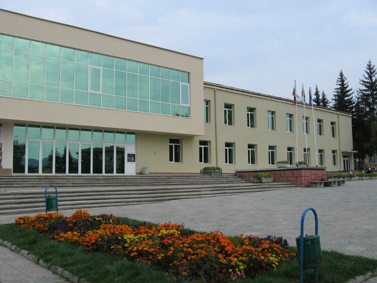 Ретро облекла са изложени в музея в Брезник