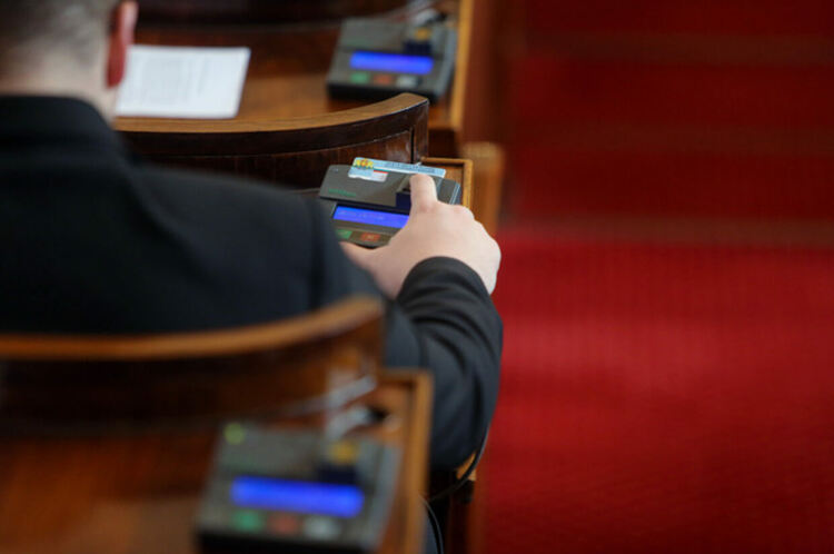 Социалните помощи ще бъдат обвързани с линията на бедност, реши окончателно парламентът