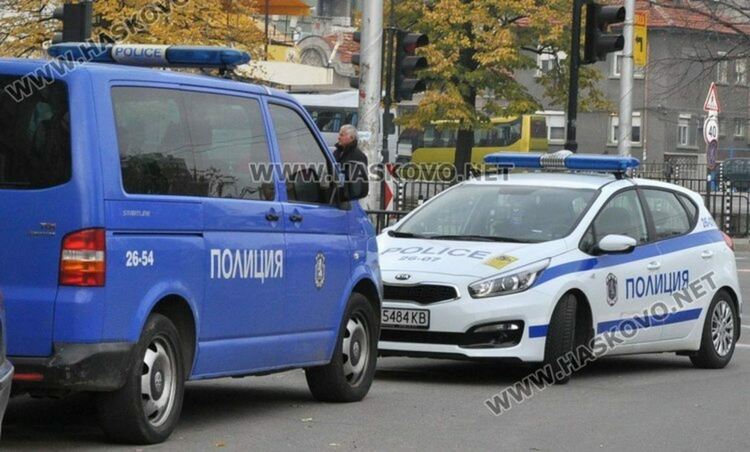 Младеж буйства и нарани полицаи при арест на бензиностанция в Хасково