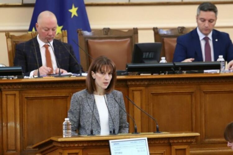 Избори най-рано през април заради поправките на "хартиената коалиция"