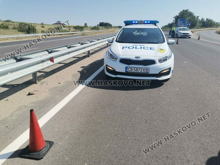 Водачка пострада при катастрофа в насип, задържаха двама дрогирани шофьори