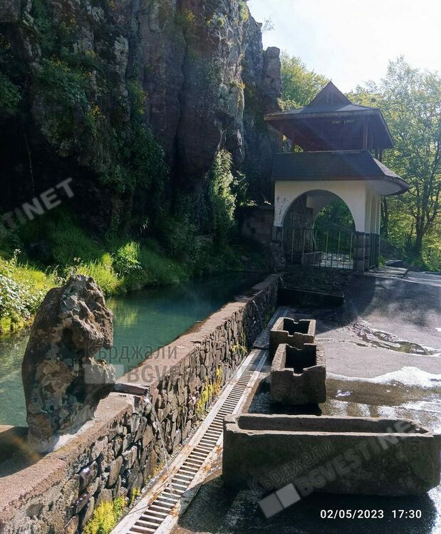Дамбалъ очаква посетители от цялата страна, в нощта срещу Гергьовден/Хъдърлез/ дъбравата шуми особено