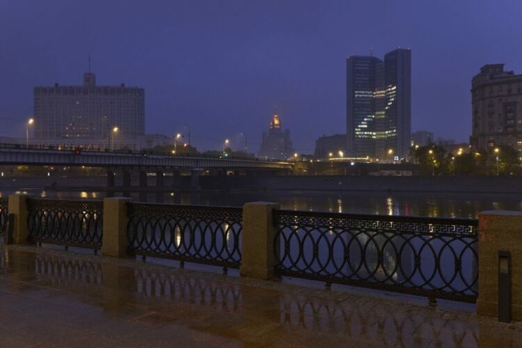 Руската ПВО свали дронове близо до Москва, евакуираха хората от две пострадали сгради