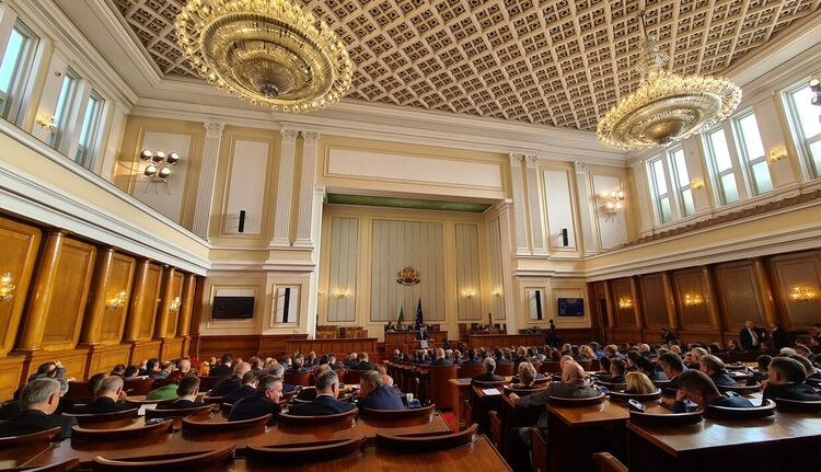 Парламентът обсъжда обновяването на военновременните запаси и преговорите за АЕЦ "Белене"