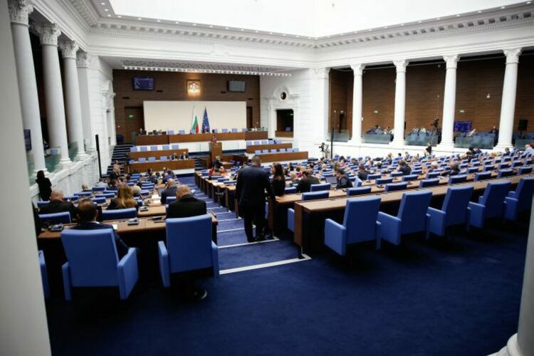 Промените в Конституцията, които обсъждат депутатите днес