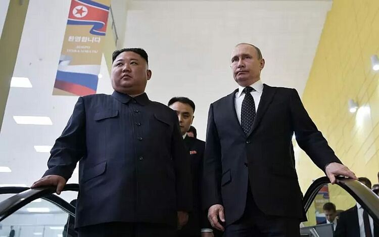 Какво знаем за първия шпионски сателит на Северна Корея и има ли руска помощ?