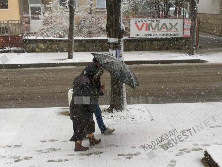Оправда се предупреждението за оранжев код в областта, днес ще натрупа до 30 см сняг