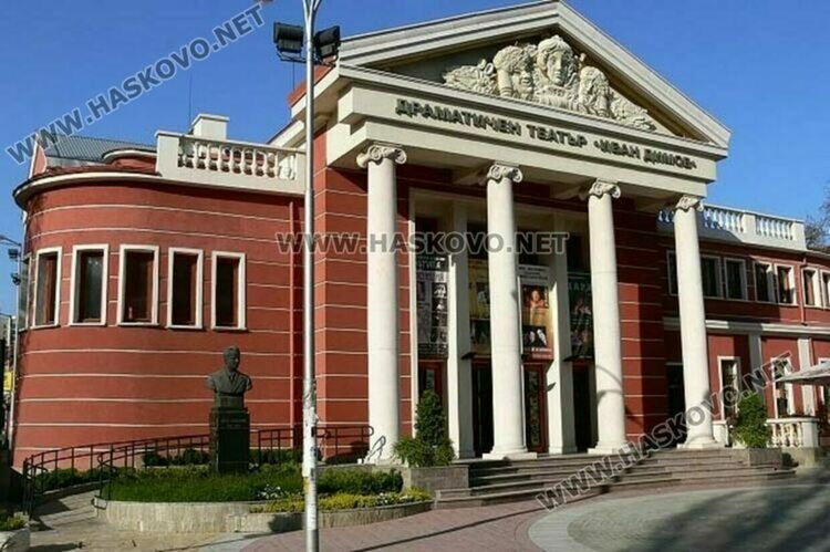 Търсят фирми за ремонт на хасковския театър, кметства, читалища и градини за над 1.7 млн. лв. 