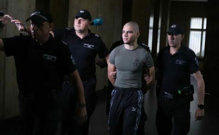 Жертви на издевателствата на прокурорския син били съветвани да се съгласят на споразумение