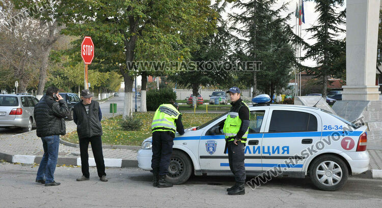 Полицаи с посещения и беседи в 45 села в Хасковско