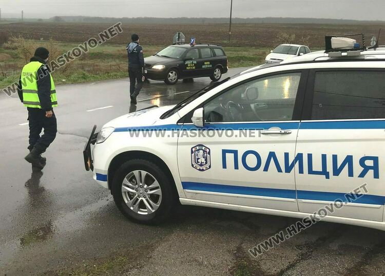 Хванаха деца на 8, 16 и 17 години за кражба на кола 